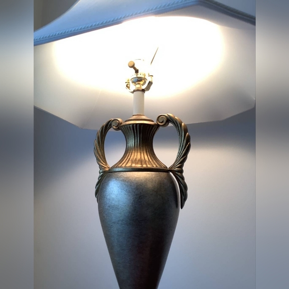 Lamp - Picture 2 of 3